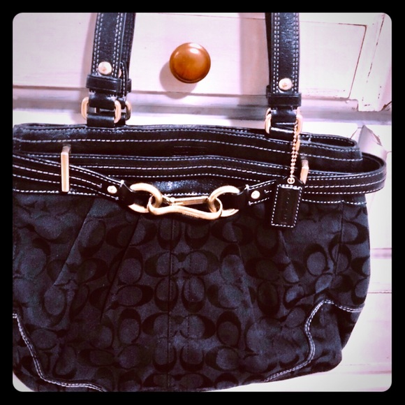 Coach Handbags - Sale! COACH Signature Hampton Shoulder bag